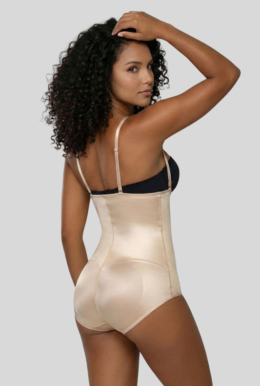 Body Lilian que abraza la cadera